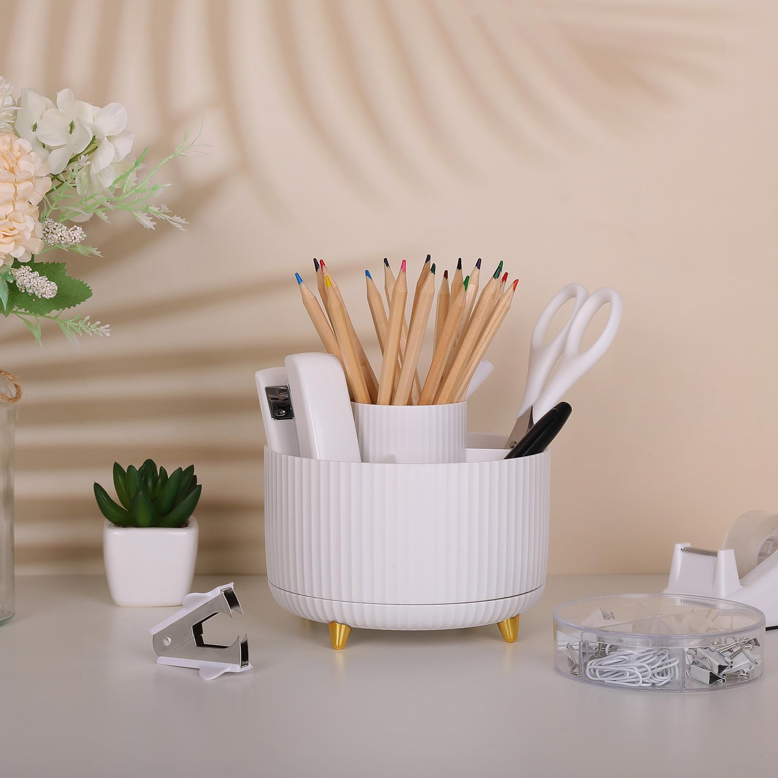 SKYDUE Juego de suministros de oficina blancos, accesorios de escritorio de oficina, 10 piezas, soporte para lápices, grapadora, dispensador de cinta, tijeras, regla, carpeta/clips de papel y 1000