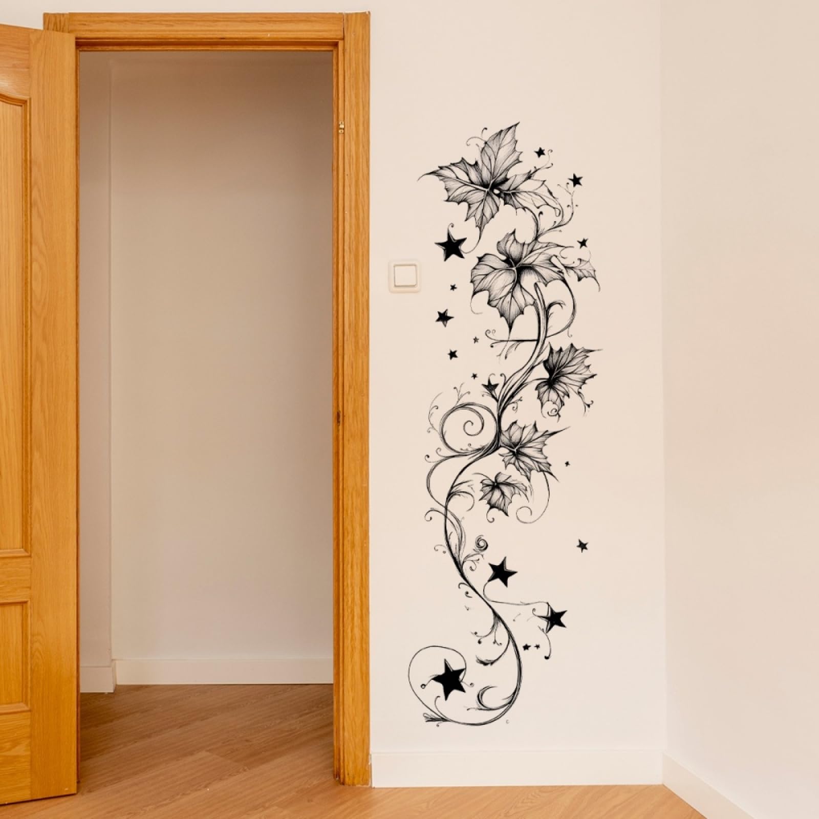 Autocollant décoratif feuilles noires blanches pour relooker un mur vide