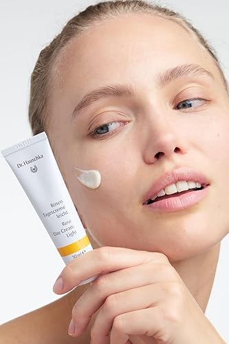 Miniatura 5 de Crema de día Dr. Hauschka Rose, 1 onza líquida