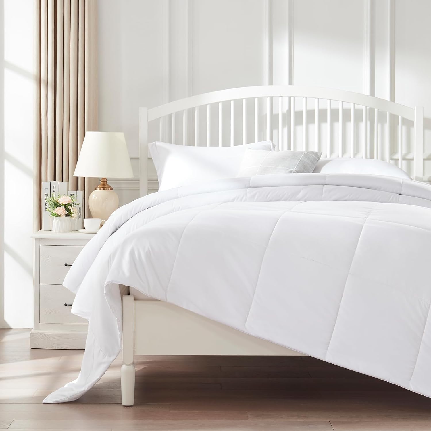 SunStyle Home White Quilt Queen Lightweight Comforter