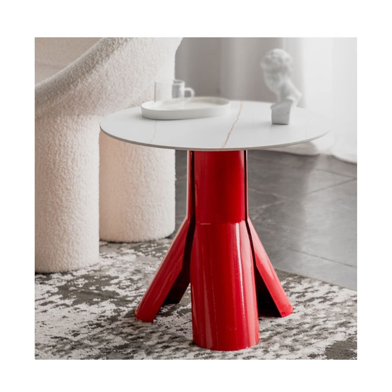 Petite table basse ronde avec cadre en métal pour aménager les petits espaces étroits