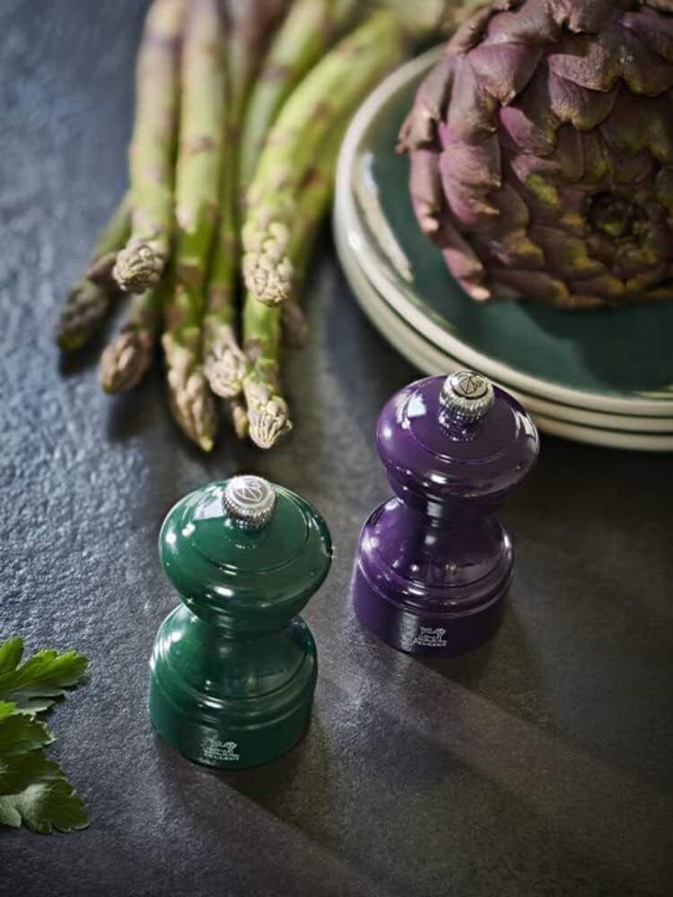 PEUGEOT- Bistro Pepper Mill - Classic Pepper Grinder - Made with PEFC Certified Wood - Made in France, 10 cm -4 in. Forest Green