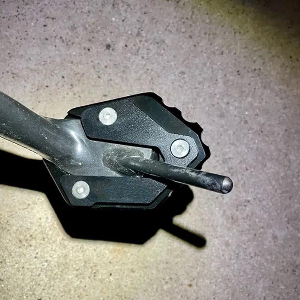 Motorcycle Accessories Kickstand Foot Side Stand Enlarger Extension Plate Pad For Yamaha MT09 FZ09 2013-2024(Red)