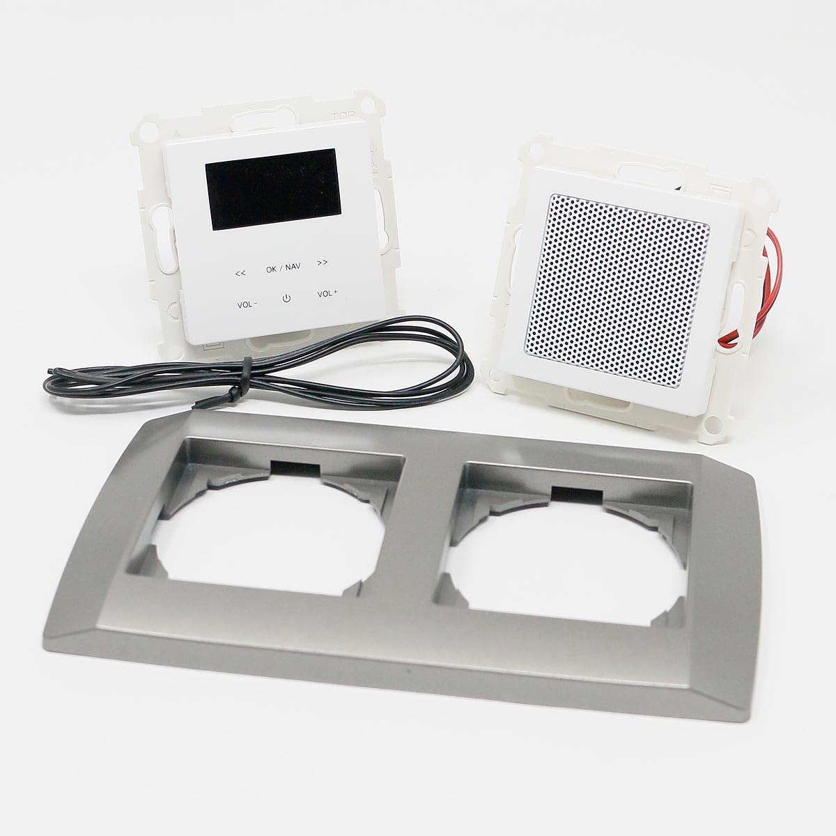 Radio encastrée LOGIQ avec Haut-Parleur 2W RMS, Dab+, FM et Bluetooth, écran OLED, Alarme et Sleep Timer, livrée avec Cadre 2 Voies Bold, Titane