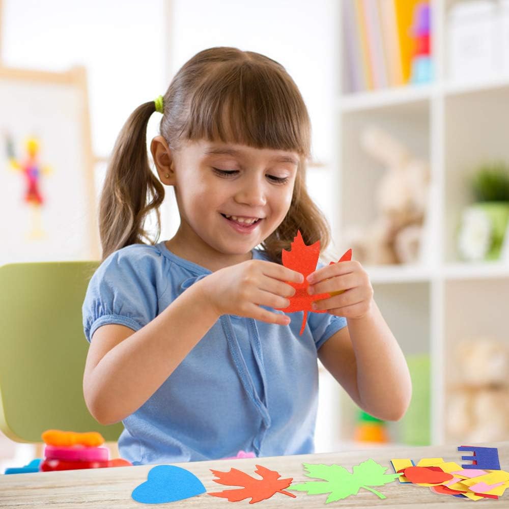 Souarts Fall Tree of Thanks Craft Kit, Felt Fall Crafts for Kids, Bulletin Board with 87Pcs Autumn Leaves Felt Letter Felt Heart, Thanksgiving Felt Decorations Classroom Family Activity for Toddler : Toys & Games
