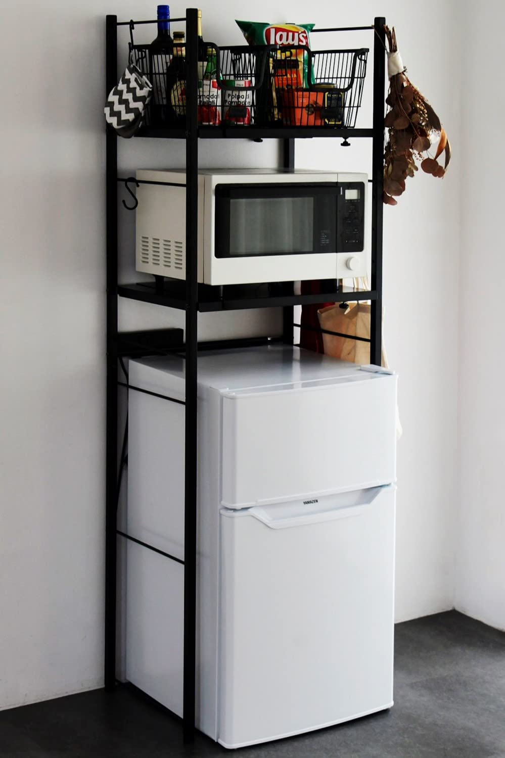 色:ブラック_スタイル:ハイ(冷蔵庫・ゴミ箱上/棚板2枚/コンセント)】[山善 