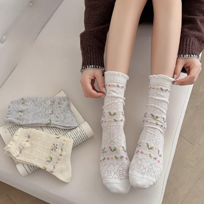 Image of 5 Pair Cute White Ruffle Ankle Socks - Women's Cottagecore Floral Crew Socks in Japanese Aesthetic Cotton