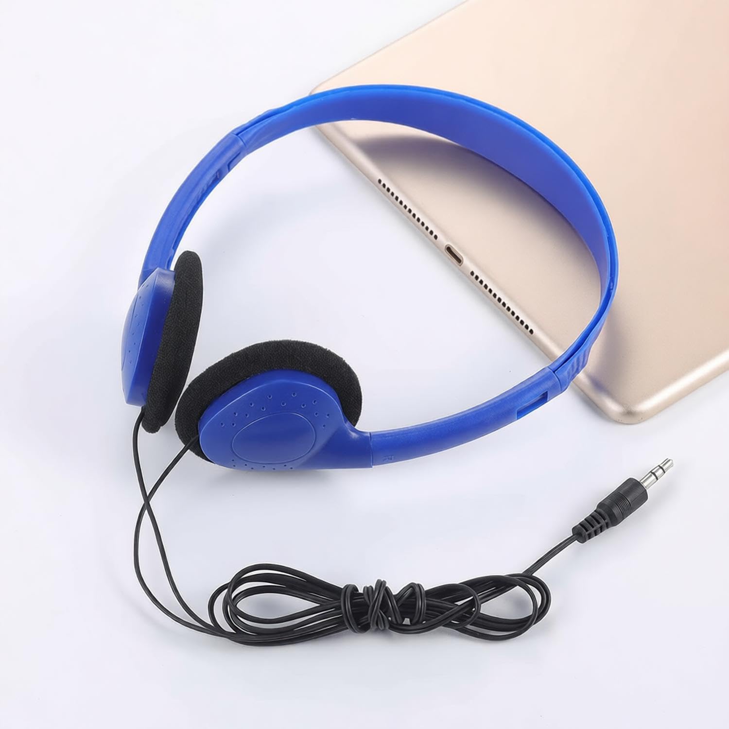 Paquete de 100 auriculares de aula a granel para la escuela de niños, juego de clase al por mayor, auriculares con cable en la oreja con conector de 3.5 mm para estudiantes, adolescentes, niños