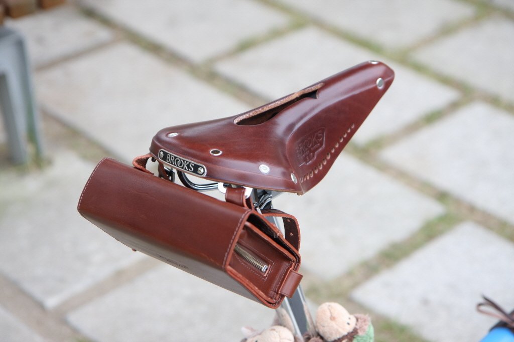 brooks d shaped saddle bag