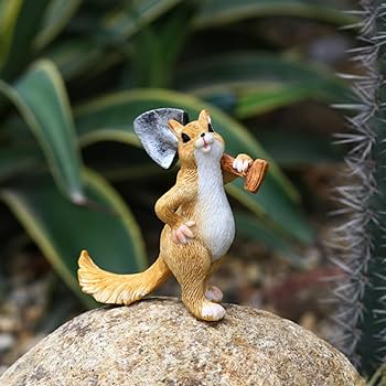 リス　置物 置物 松ぼっくりを掴むリス かわいい woobia ウービア おしゃれ