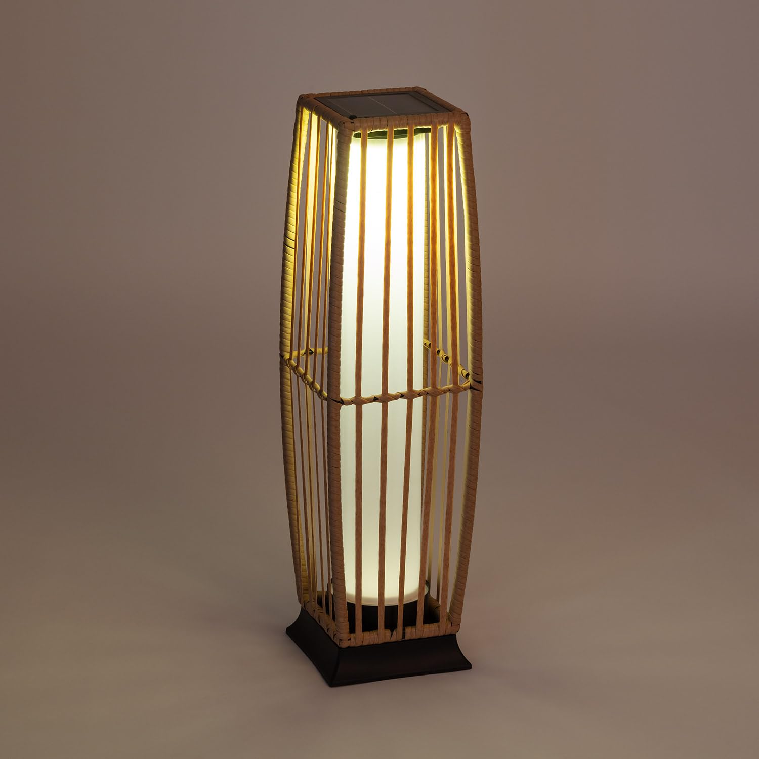 LEDKIA LIGHTING - Lampadaire LED Extérieur Solaire Arley | Éclairage 1W à Faible Consommation | IP44 Résistant aux Intempéries | Durée de Vie 40,000h | Rotin Synthétique, Naturel, Polyéthylène