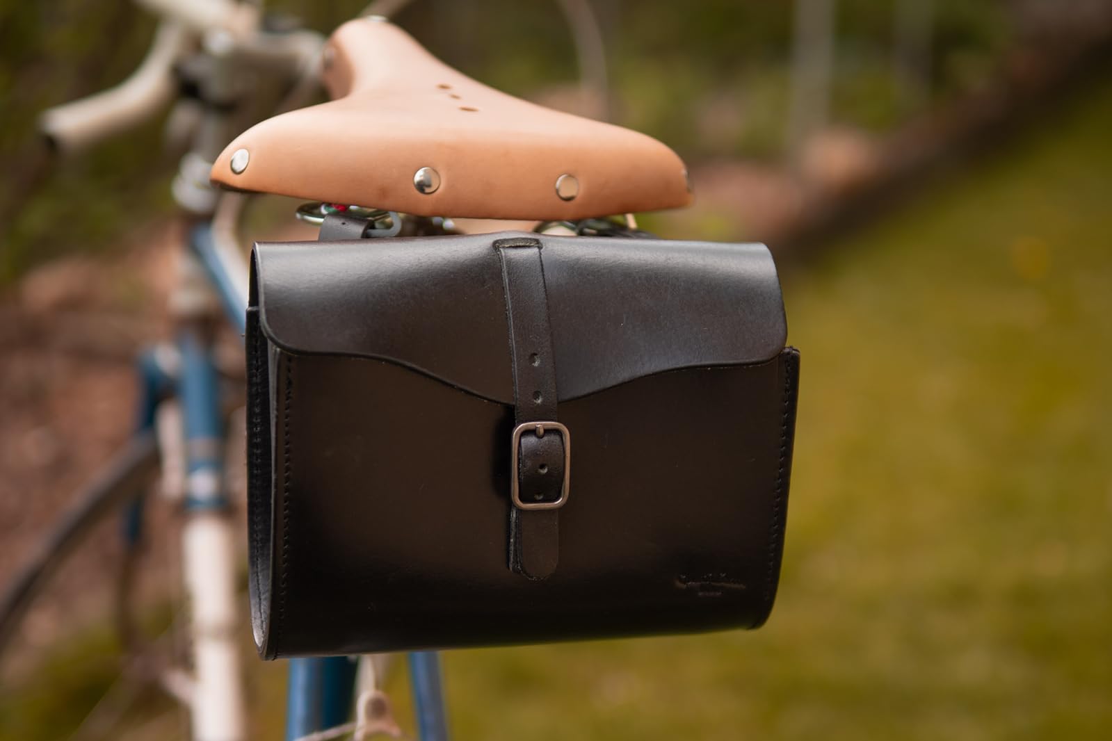 Gusti Sacoche pour Selle de Vélo Bicyclette - Marianne V. Doublure Imperméable Vintage Unisexe Cuir Marron