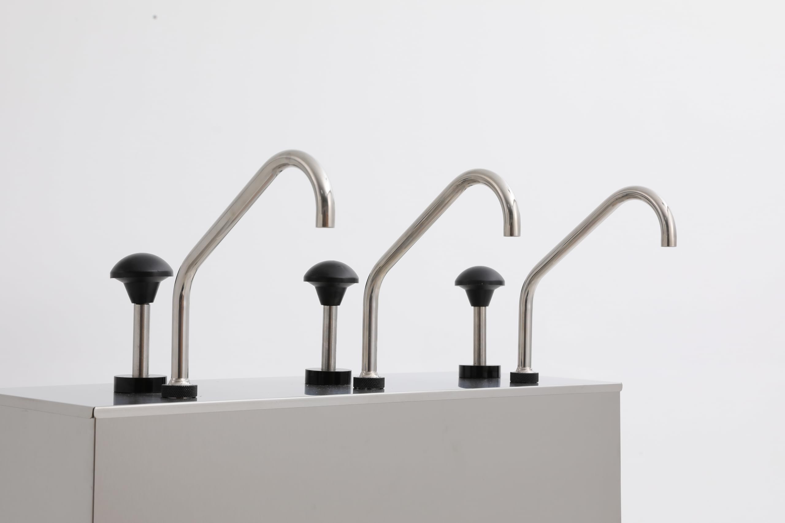 Stainless Steel - Distributore di salsa con 3 contenitori da 1,06 Gal, 3 camere con superficie spazzolata per cucina/ristorante/caffetteria, pompa leggera per ketchup/salsa di soia