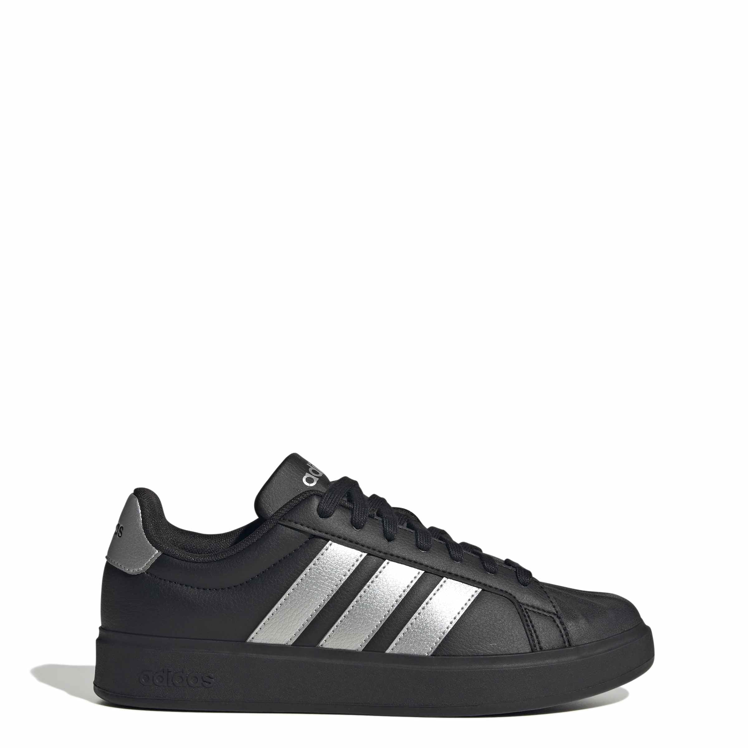 adidas Women's Streettalk | Setze dein Statement – urbaner Style trifft ikonisches Design.