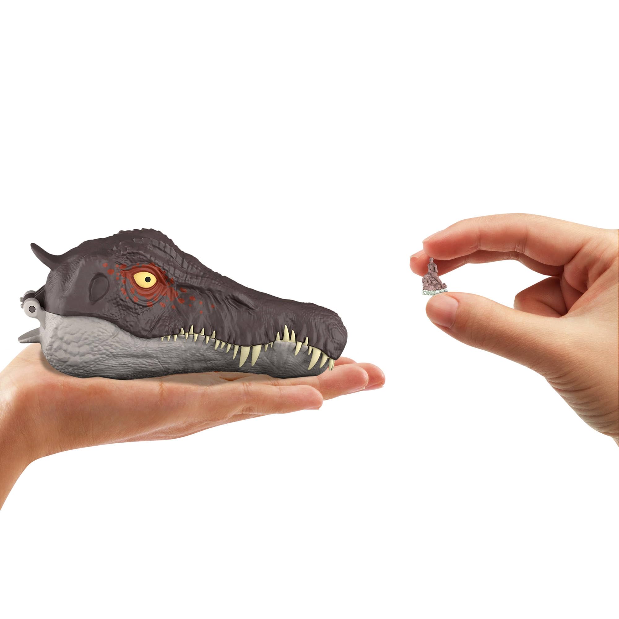 Mattel Jurassic World La Rinascita Micro Avventure, playset con testa di Spinosauro che si apre con 4 funzionalità interattive, 3 micro personaggi, dinosauro giocattolo, JGB98