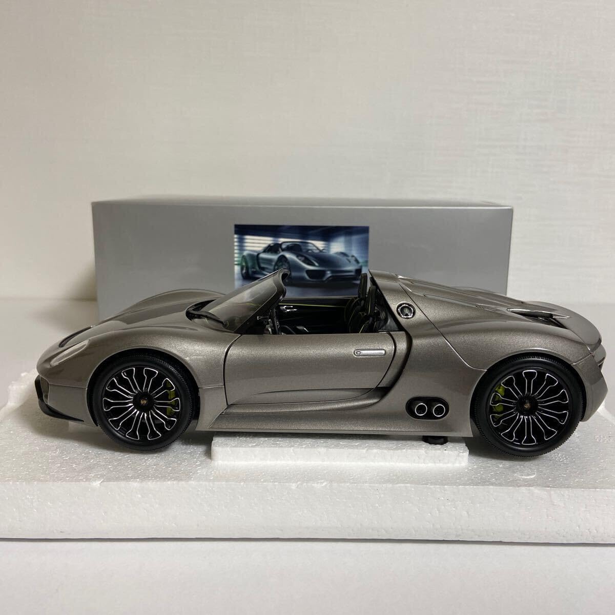 Amazon | ☆ミニカーディーラー／ミニチャンプス／MINICHAMPS：1/18