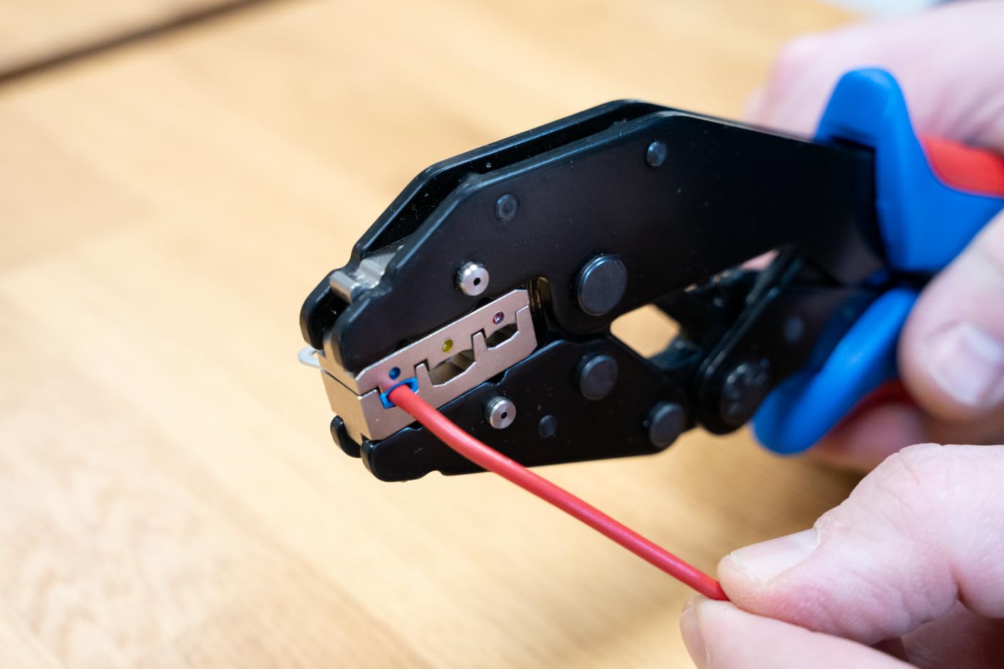 WEICON TOOLS ERGO Crimping Pliers, Ergonomic Crimping Pliers with Interchangeable Magazine, Bit Pliers - Image 4