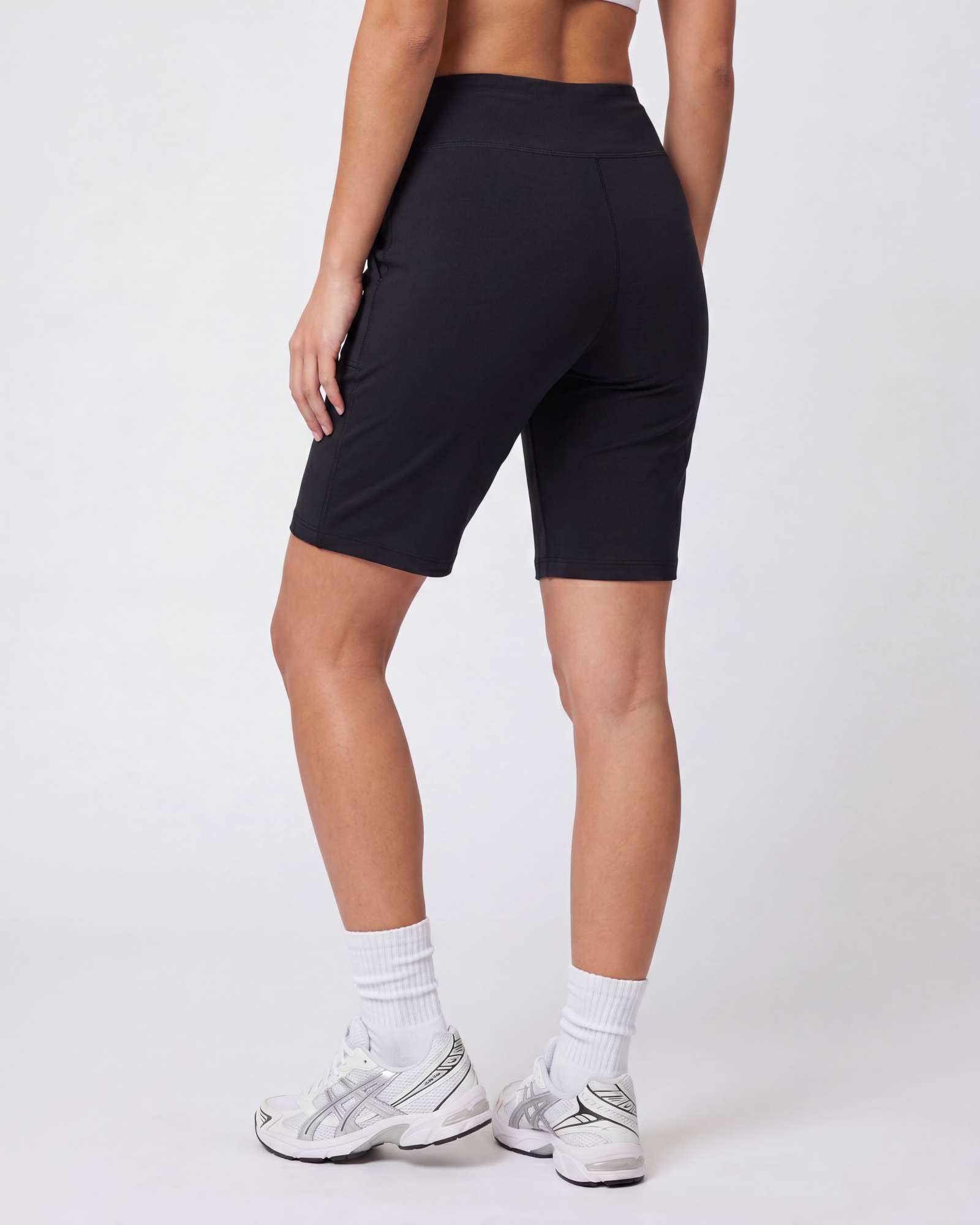 Real Essentials 4er-Pack: Damen-Bermuda-Shorts mit hoher Taille, 22,9 cm, mit Taschen, lässig, Workout, athletisch (erhältlich in Plus)