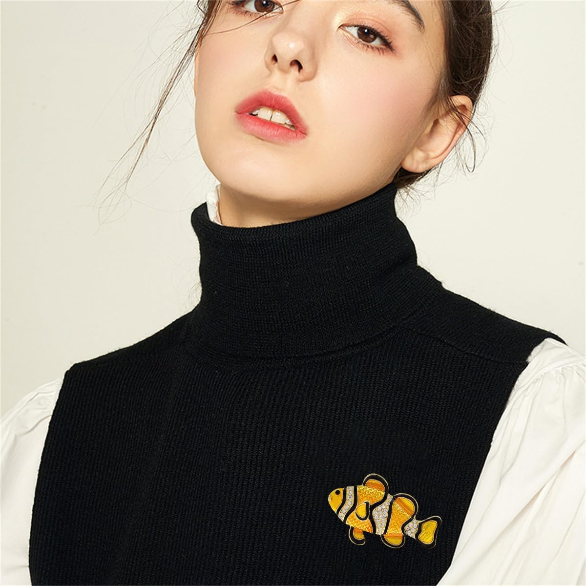 Rhinestone Ocean Sea Clownfish Brooch Pins for Women Gold-Toned Fashion Crystal Enamel Fish Marine Animal Brooches Lapel Pin Suit Dress Accessories Dainty Unisex Summer Holiday Party Jewelry - Image 2