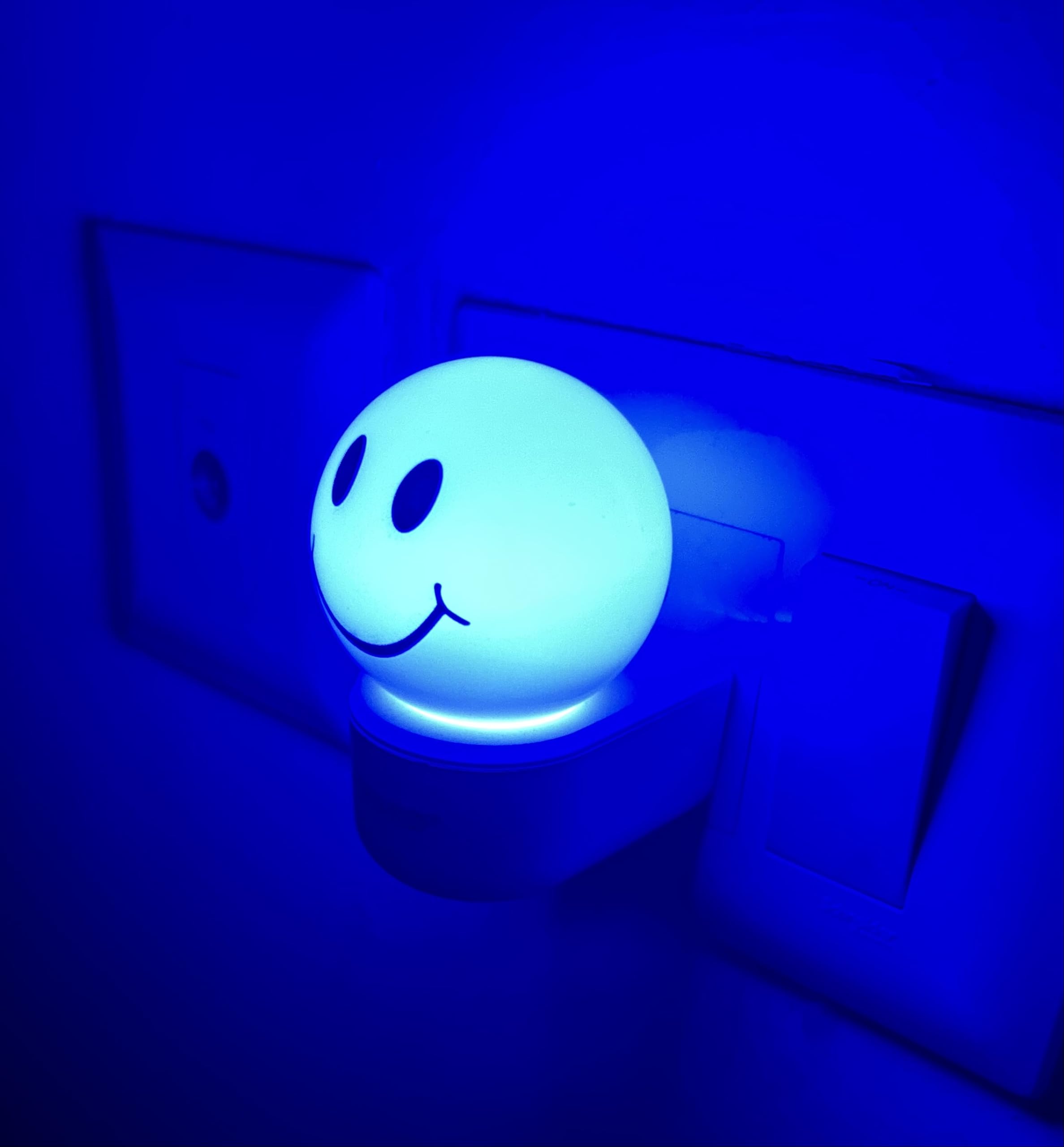 HOARD Plastic 0.5W Led Night Lamp With Smiley Face-Pack Of 1 (Blue)-image-12