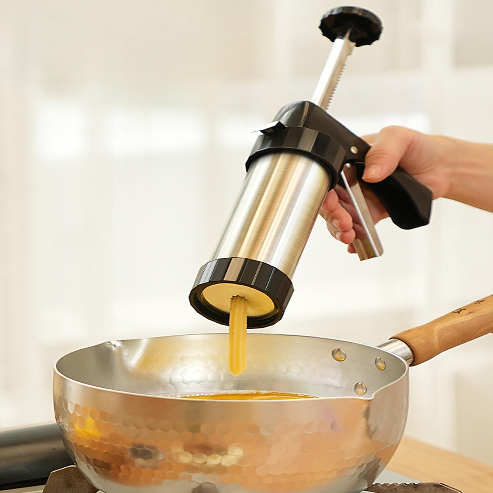 Kit de machine à churro – Pistolet à churro en acier inoxydable avec 8 douilles à douille, 16 disques, 1 brosse et poche à douille, presse à biscuits multifonction pour churros, beignets et