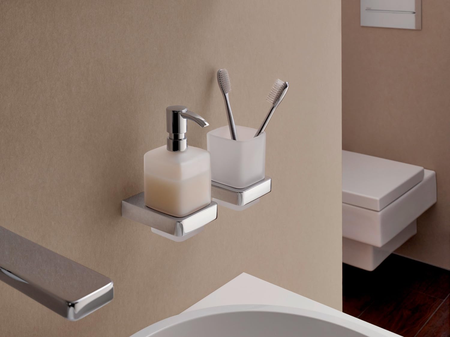 EMCO Trend Seifenspender für Flüssigseifen, Glas, Inhalt, Badaccessoires, Wandmontage Chrom Pumpspender