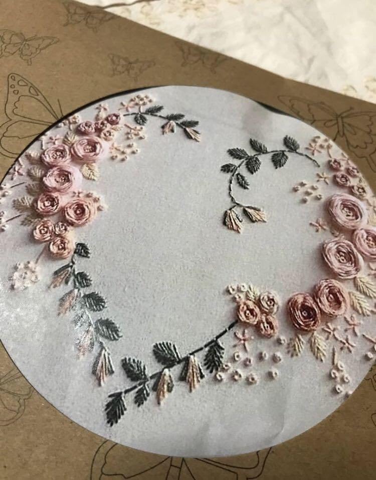 ♥フランスからやって来たピンクの花刺繍ヴィンテージブリキ棚♥ 刺繍キット 可愛いブーケ pink 日本語説明書付き フランス刺しゅう