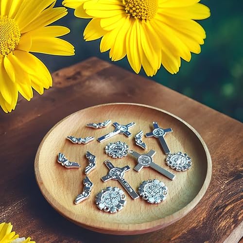 Miniatura 3 de 60 dijes de cruz de crucifijo de rosario con diamantes de imitación en el centro de San Benito, medallas y alas para rosario, collares, pulseras,