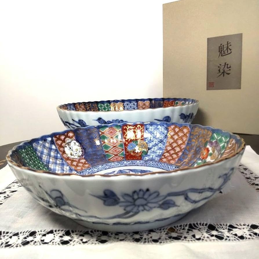 【美品】 龍峰窯 錦彩古伊万里 三段重 陶器製 木箱付き 美品】 龍峰窯 錦彩古伊万里 三段重 陶器製 木箱