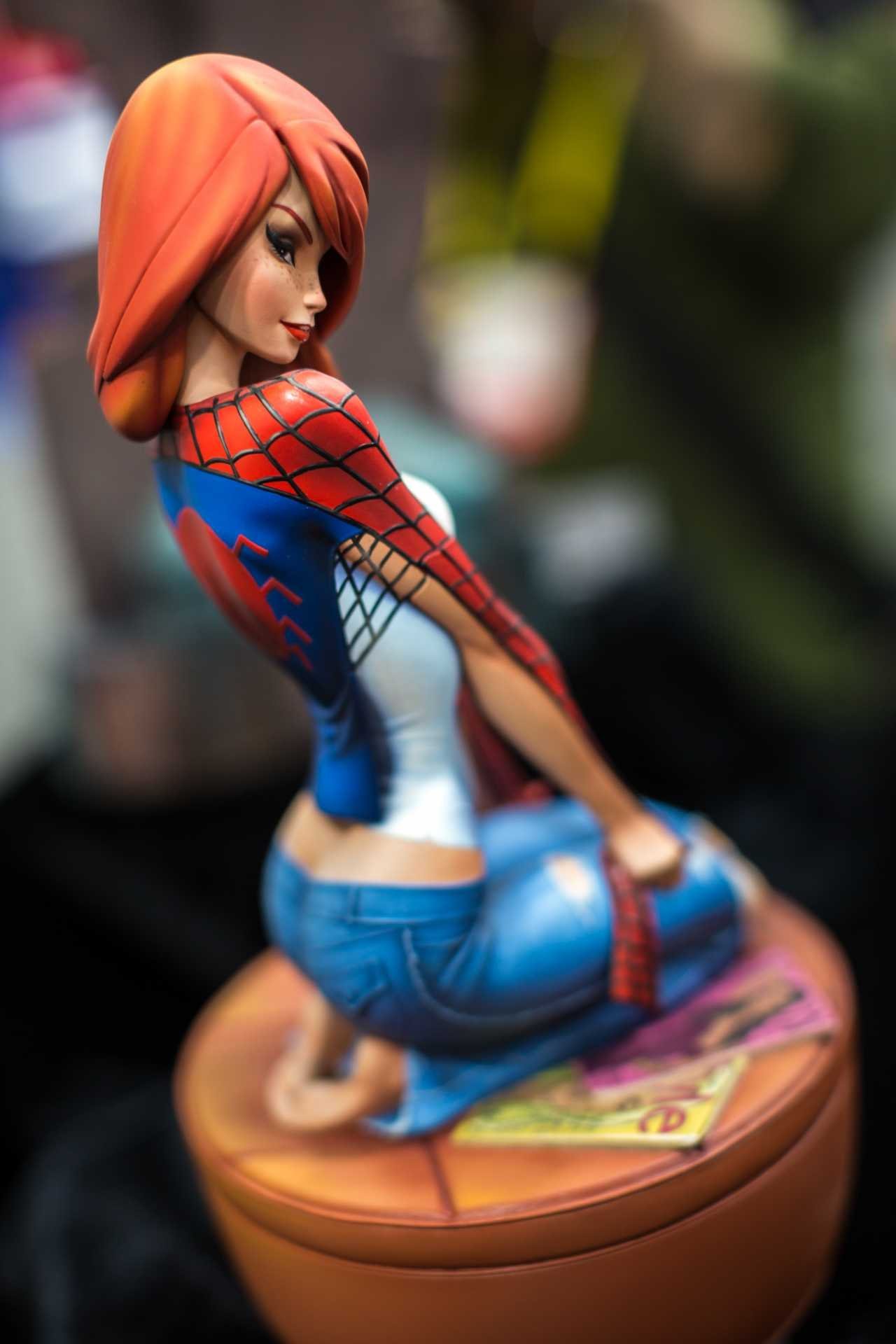 Amazon.com: Spider-Man Comiquette Mary Jane Polystone Statue