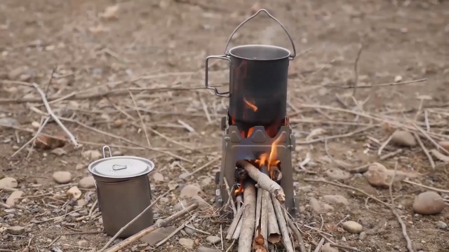 Amazon | Aeike チタンカップ キャンプ用 750mlポット＋450ml