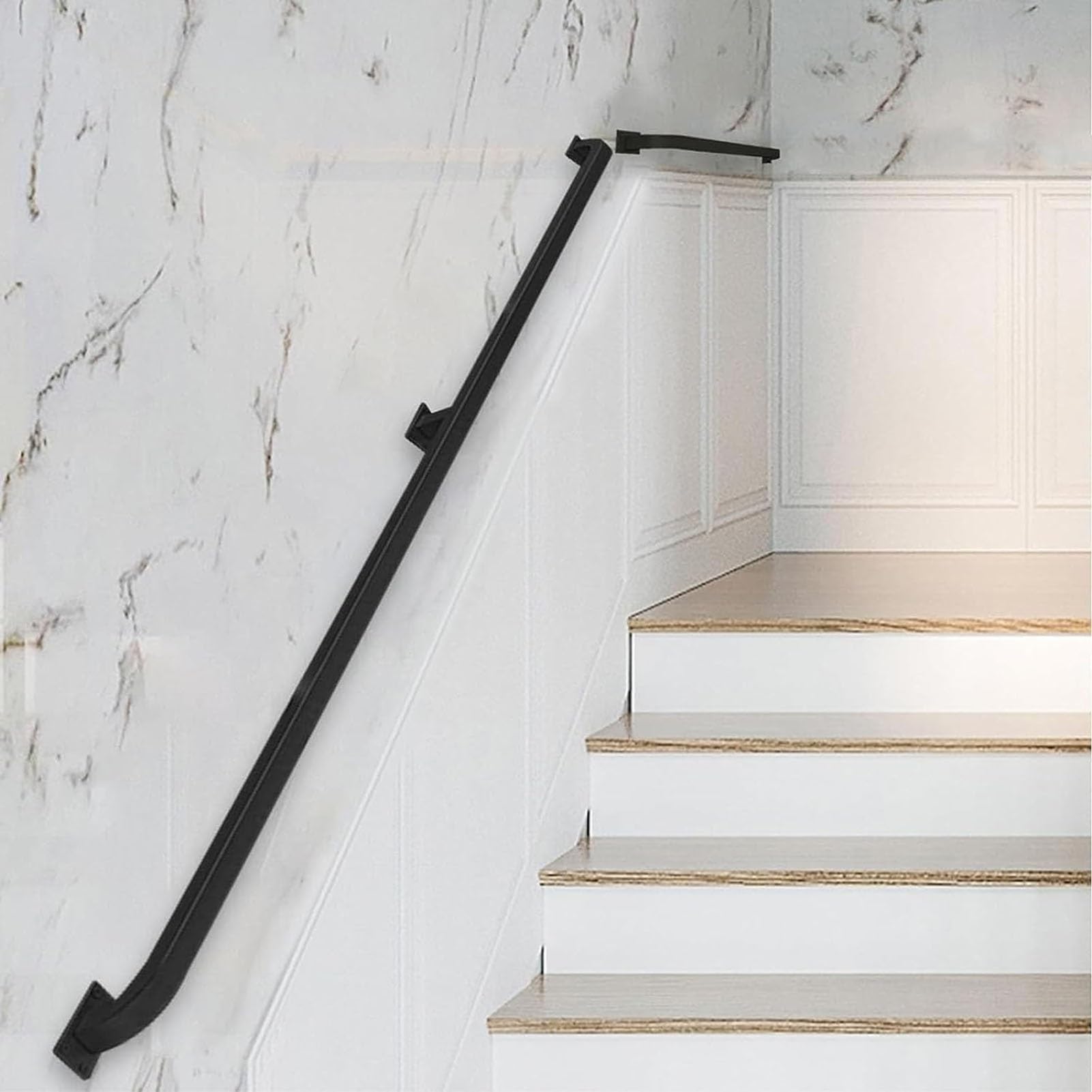 Main courante d'escalier en fer forgé robuste et carré industriel noir pour intérieur design