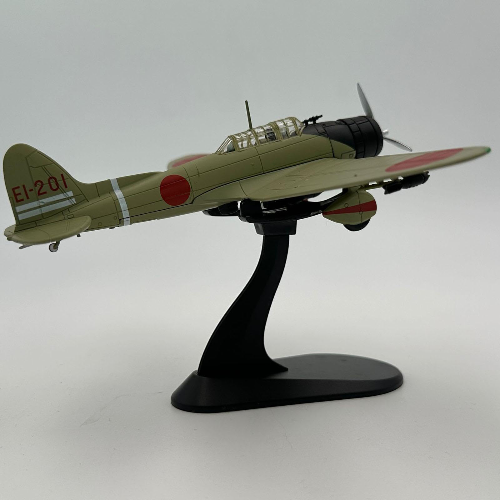 Modellino di Aereo da Caccia con Supporto Espositivo, Commemorazione, 1:72, in Metallo Pressofuso.
