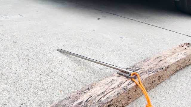 Heavy Duty Tent Stakes - Clavijas para Tienda Grosor Titanio con Cordones Reflectivos, Anclas de Tierra Ultraligeras de 8 Pulgadas Resistentes a la Oxidación para Suelo Duro, Lona y Toldo (Paquete de 8) miniatura 7