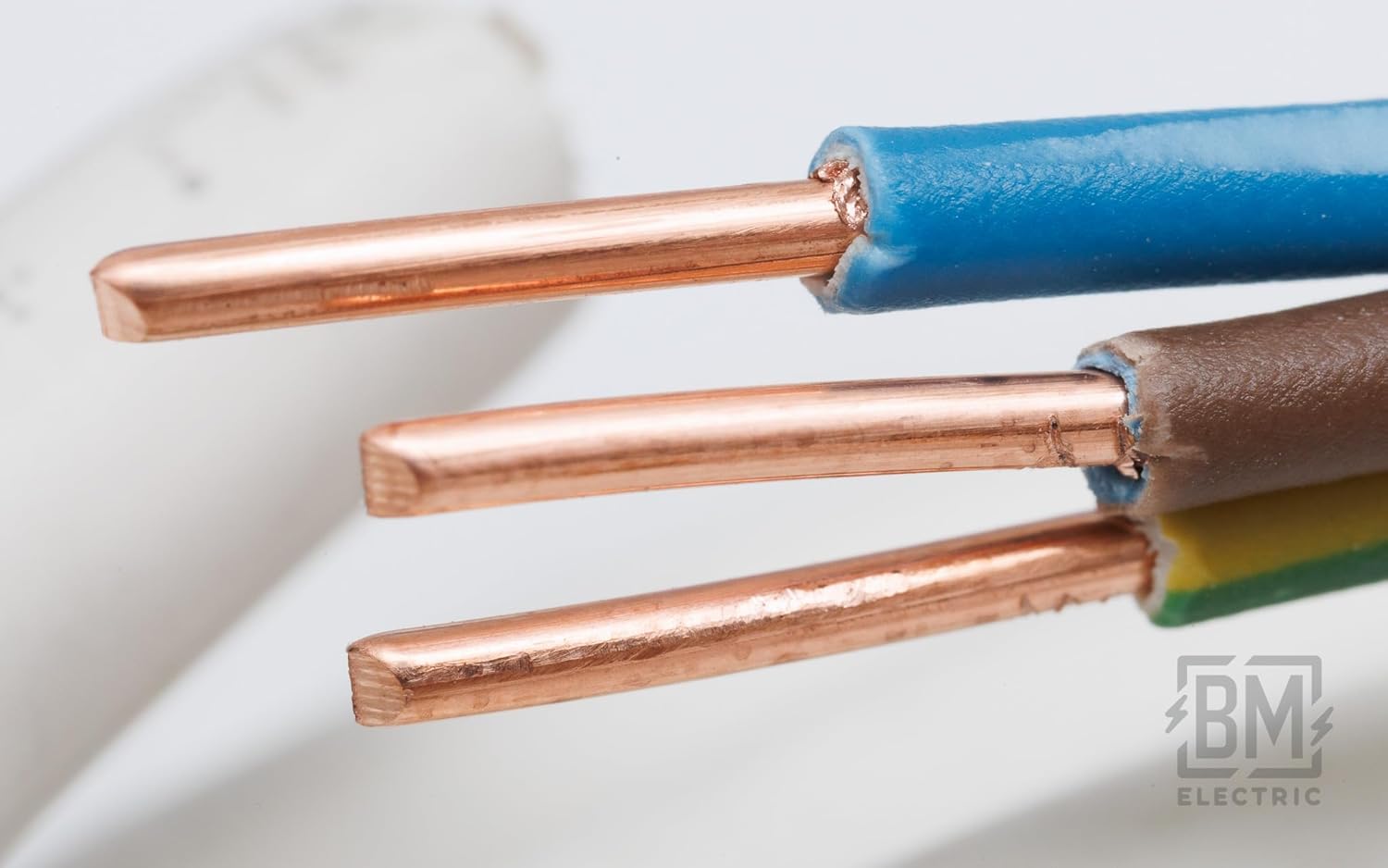 Elpar Câble d'alimentation NYM-J haute performance 3 x 1,5 mm², blanc, robuste, flexible, certifié de sécurité, économe en énergie, longue durée de vie (15 m) pour appareils ménagers et installations