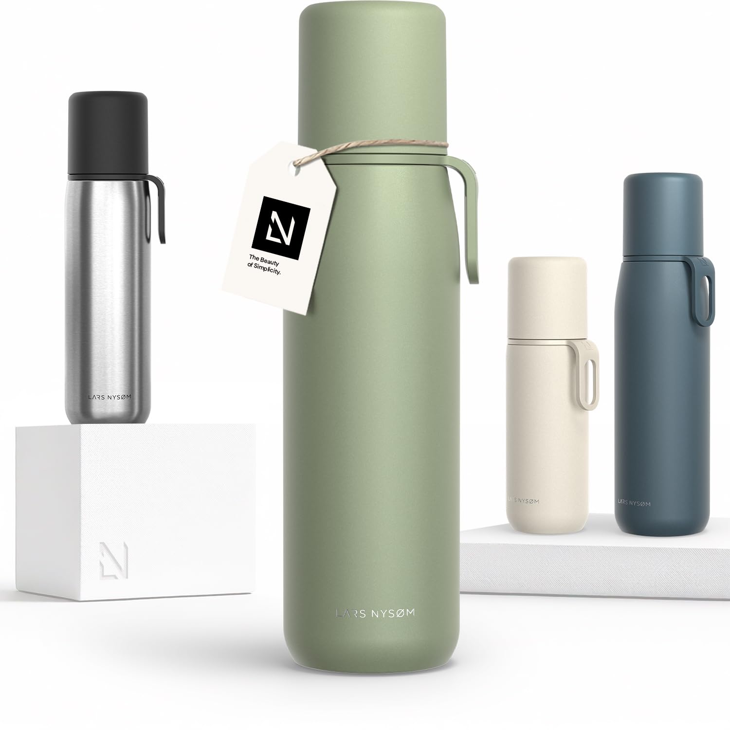 LARS NYSØM Thermoskanne mit Becher 750ml - Thermosflasche aus Edelstahl | Auslaufsichere Isolierflasche mit Tragegurt - Hält 12h warm und 24h kalt - Doppelwandig - Für Reisen, Büro und Outdoor