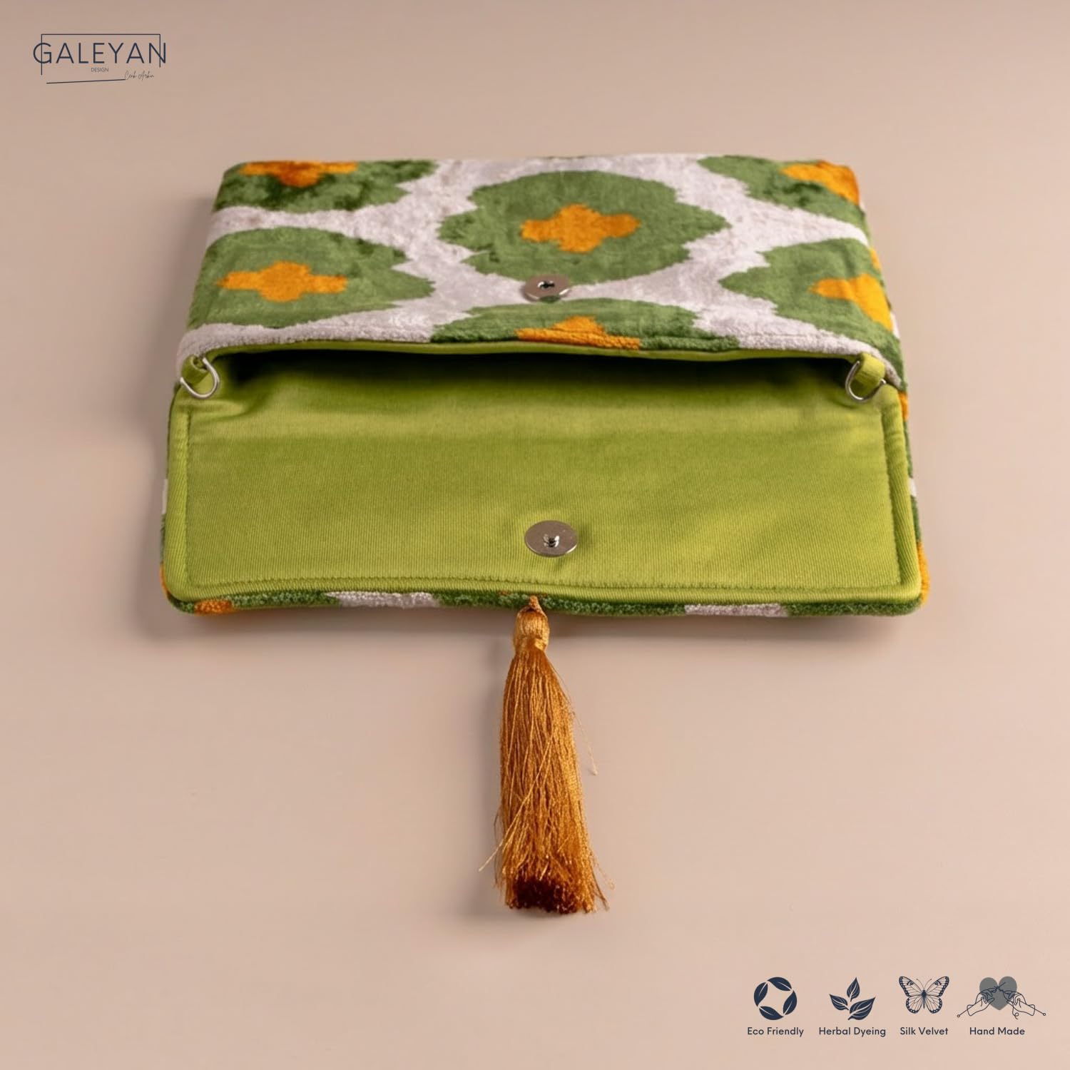 Pochette Ikat in velluto di seta fatta a mano, stile busta, design bohémien, motivo etnico, opzione cinturino a catena, pochette per feste serali, borsa premium, bianco sporco, verde, oro