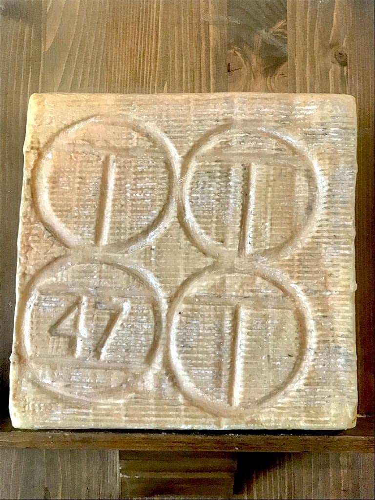 Taleggio D.O.P. INVERNIZZI forma intera - 2 Kg circa
