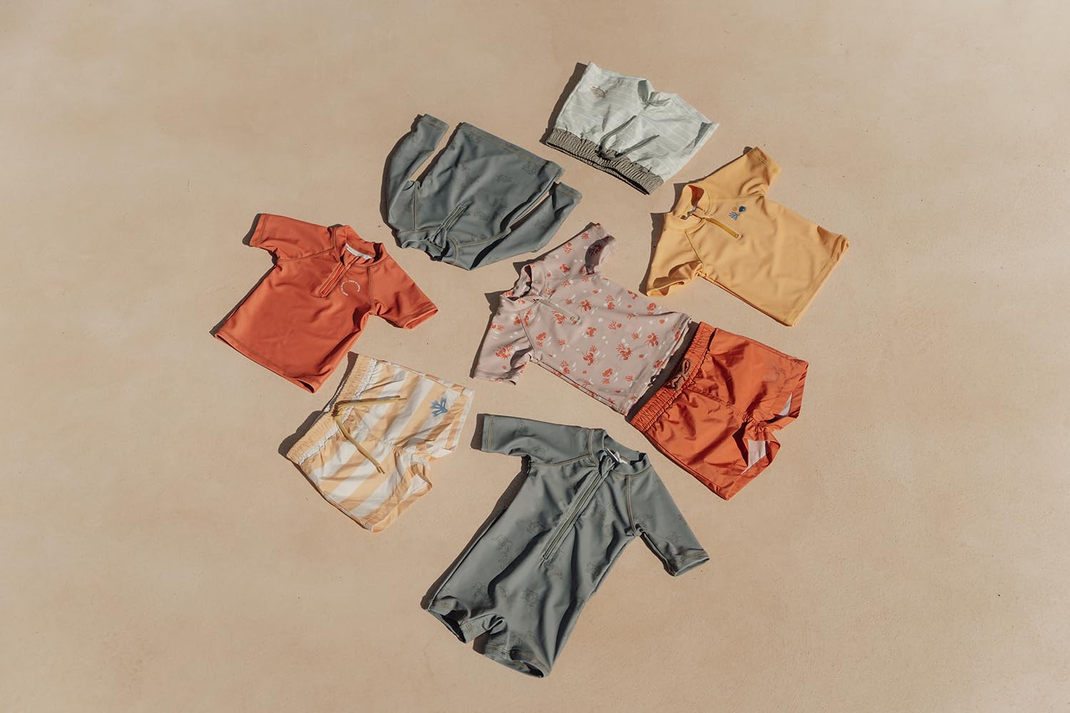Little Dutch Badeshorts Badehose für Baby Junge - Coral (Gr. 62/68)