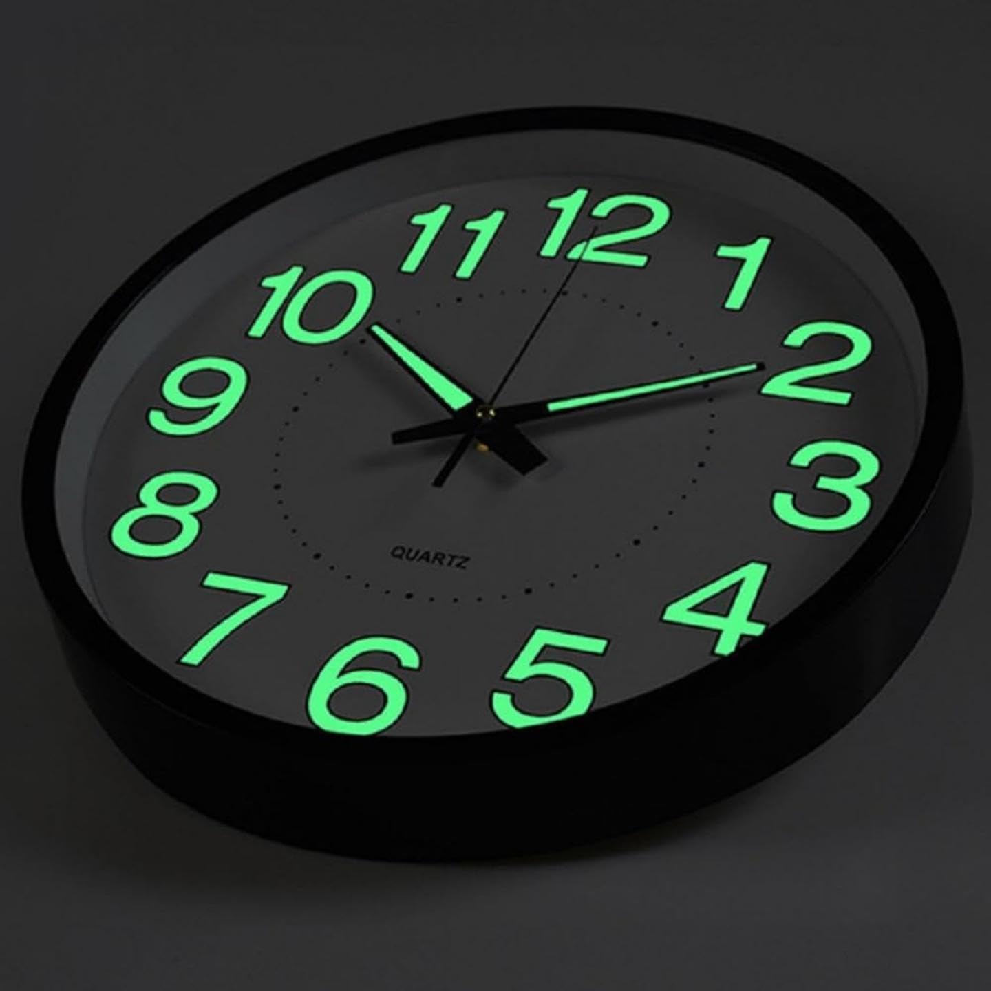 Orologio da parete con luce notturna da 30,5 cm, con funzione silenziosa e senza ticchettio, grandi numeri solidi facili da leggere sia di giorno che di notte (nero)