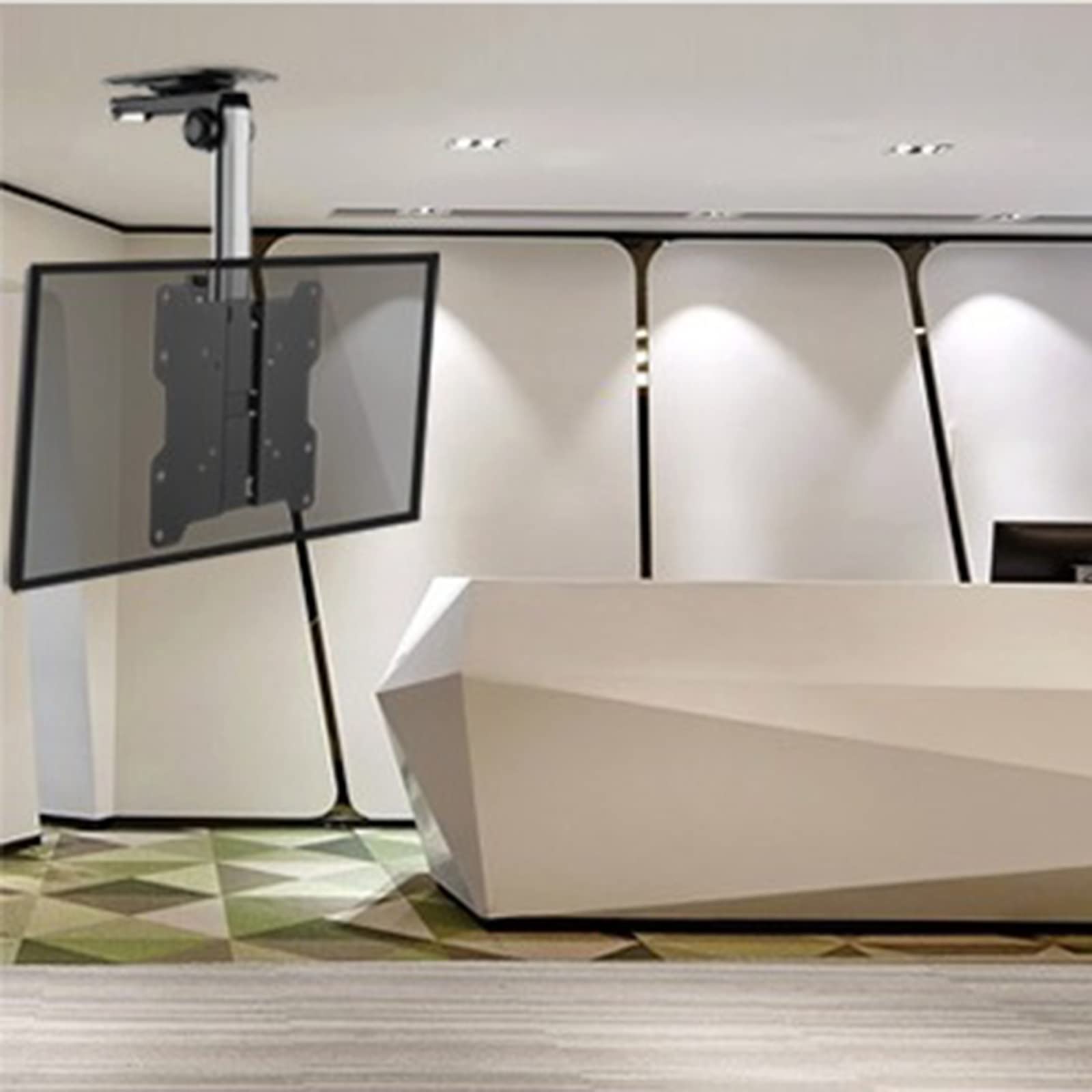 Support de montage TV au plafond pour gagner de la place dans un petit salon