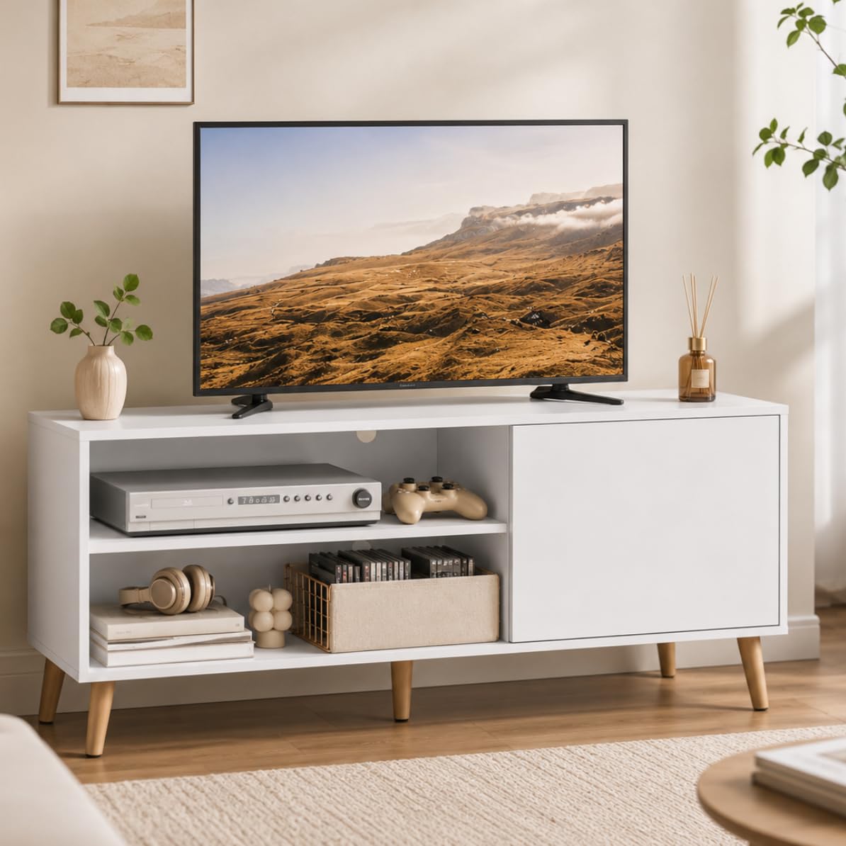 WLIVE TV Stand