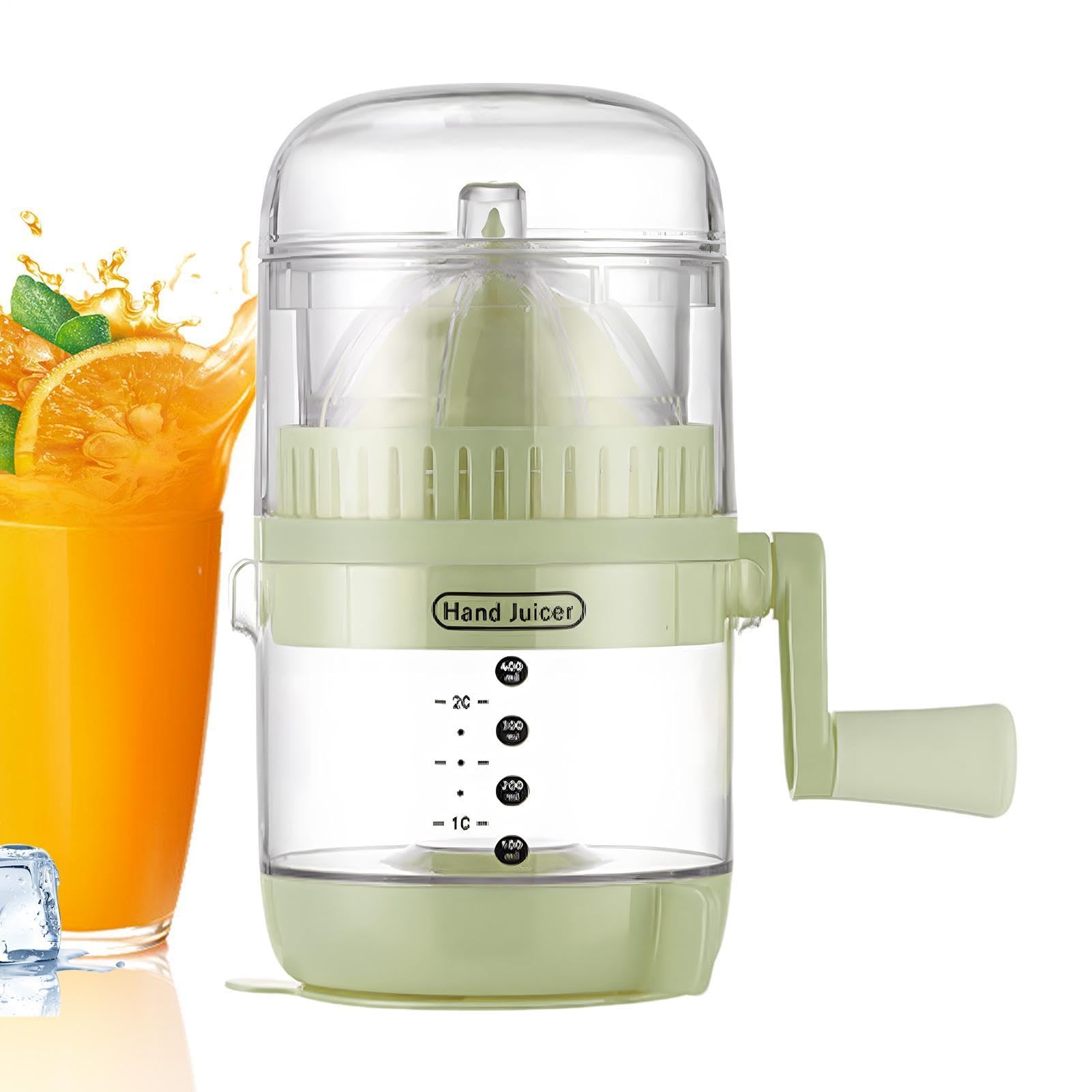 Exprimidor de mano con taza medidora ideal para preparar zumos frescos en tus viajes y acampadas