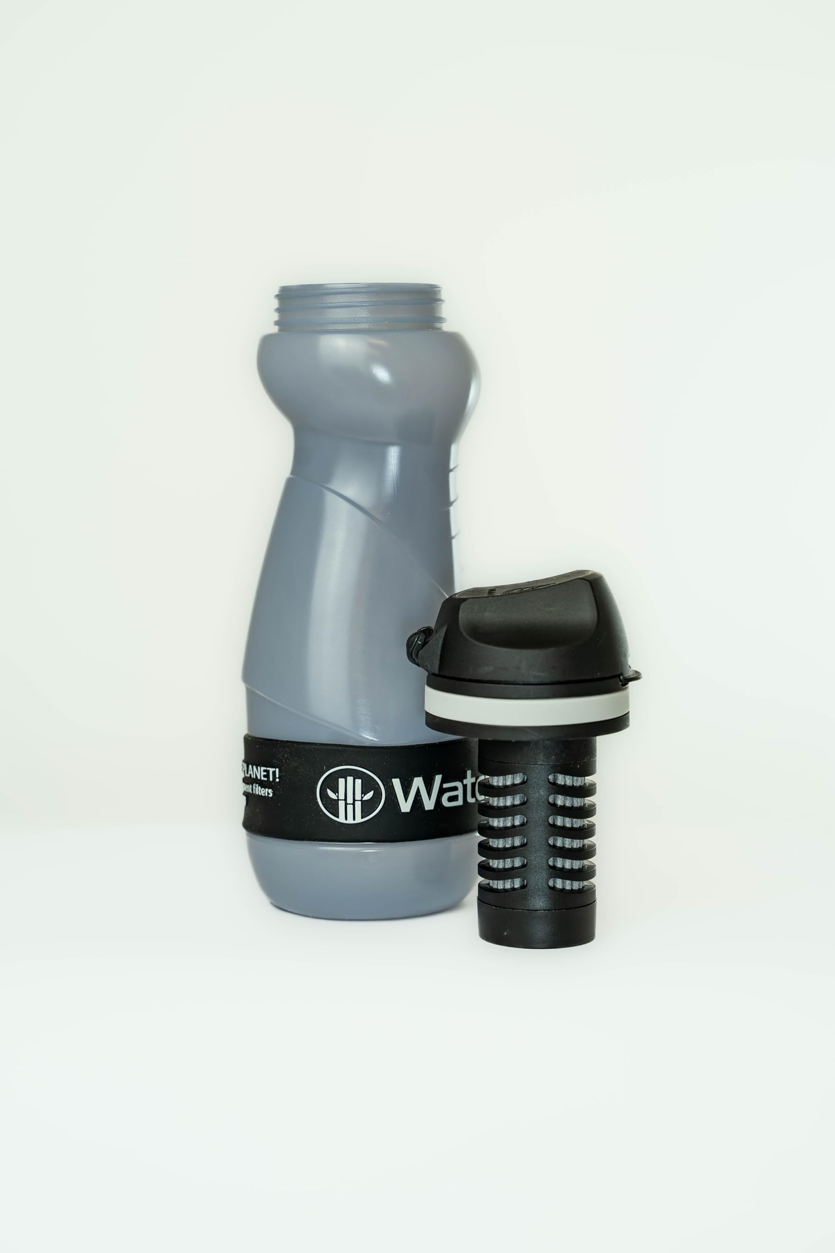 WATER-TO-GO Trinkflasche 0,55 L mit Filter - Wasser direkt aus Fluss, See oder Leitung trinken | Ultraleicht & BPA-frei | 200L Filterleistung | Perfekt für Reisen, Kajak, Camping, uvm. (Schwarz)
