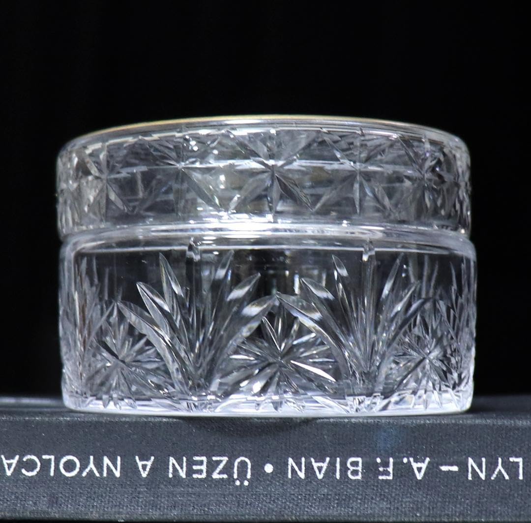 オールド・バカラ 1900年 上級作品 蓋物 切子硝子 アンティーク 小物入れ Amazon.co.jp: オールドバカラ 1900年 上級作品 蓋物 切子硝子