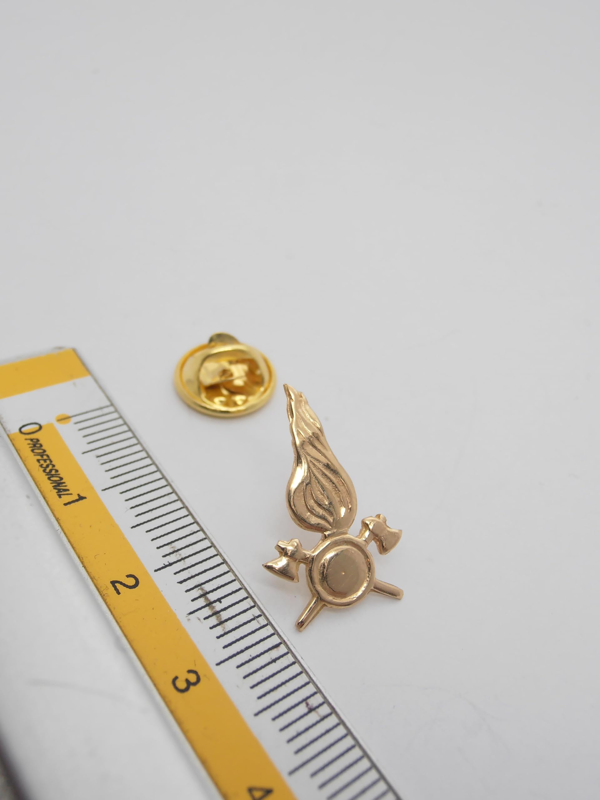 Vigili del Fuoco : Spilla da giacca in Oro Giallo 18 Kt (750 millesimi) con il Simbolo dei Pompieri - Fregio - Stemma