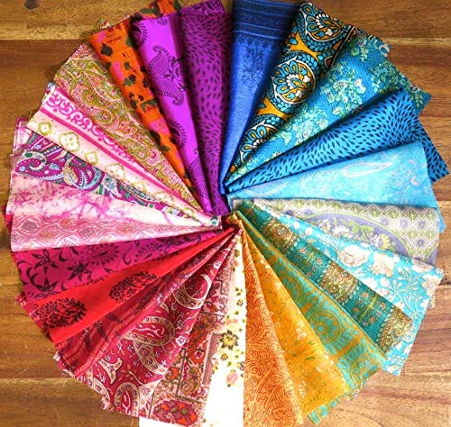 Rajbhoomi Lot de 25 restes de soie vintage, 25 x 20 cm, triangles en soie, pour teinter les œufs de Pâques Cover