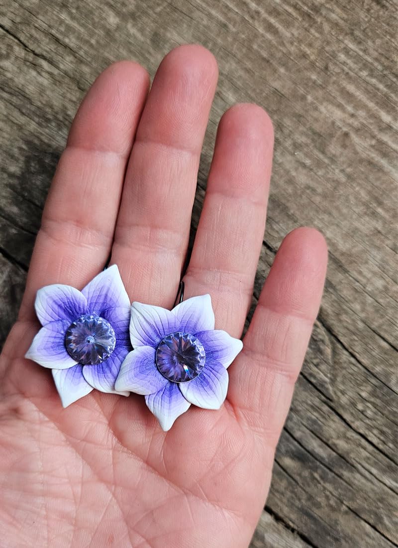 ByMomu - Pendientes blancos lilas flores de arcilla polimerica, hechos a mano, pieza unica, regalo original