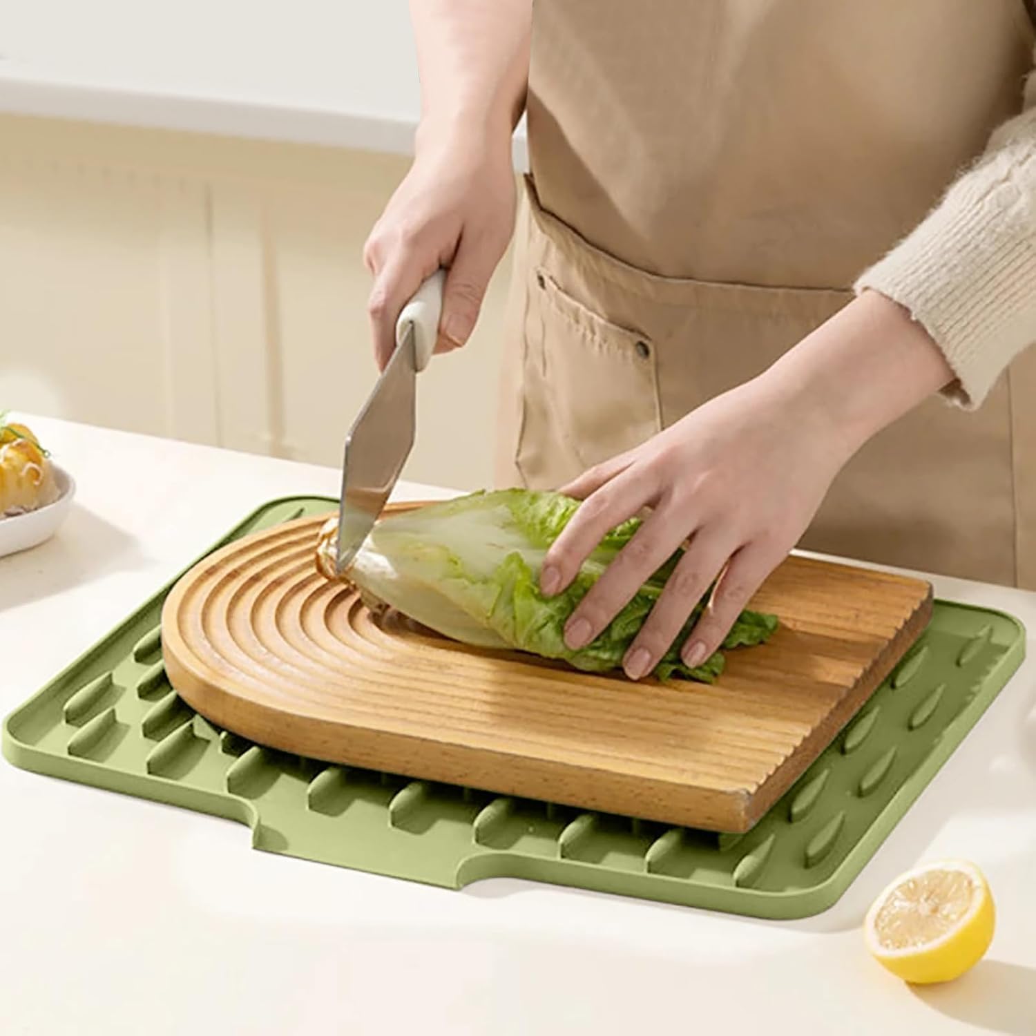 Silicone Dish Drying Mat, No-Spill Silicone Worktop Saver, for Kitchen Counter, Sink, Table, Refrigerator, Multifunctional Foldable Drainage Mat (White)