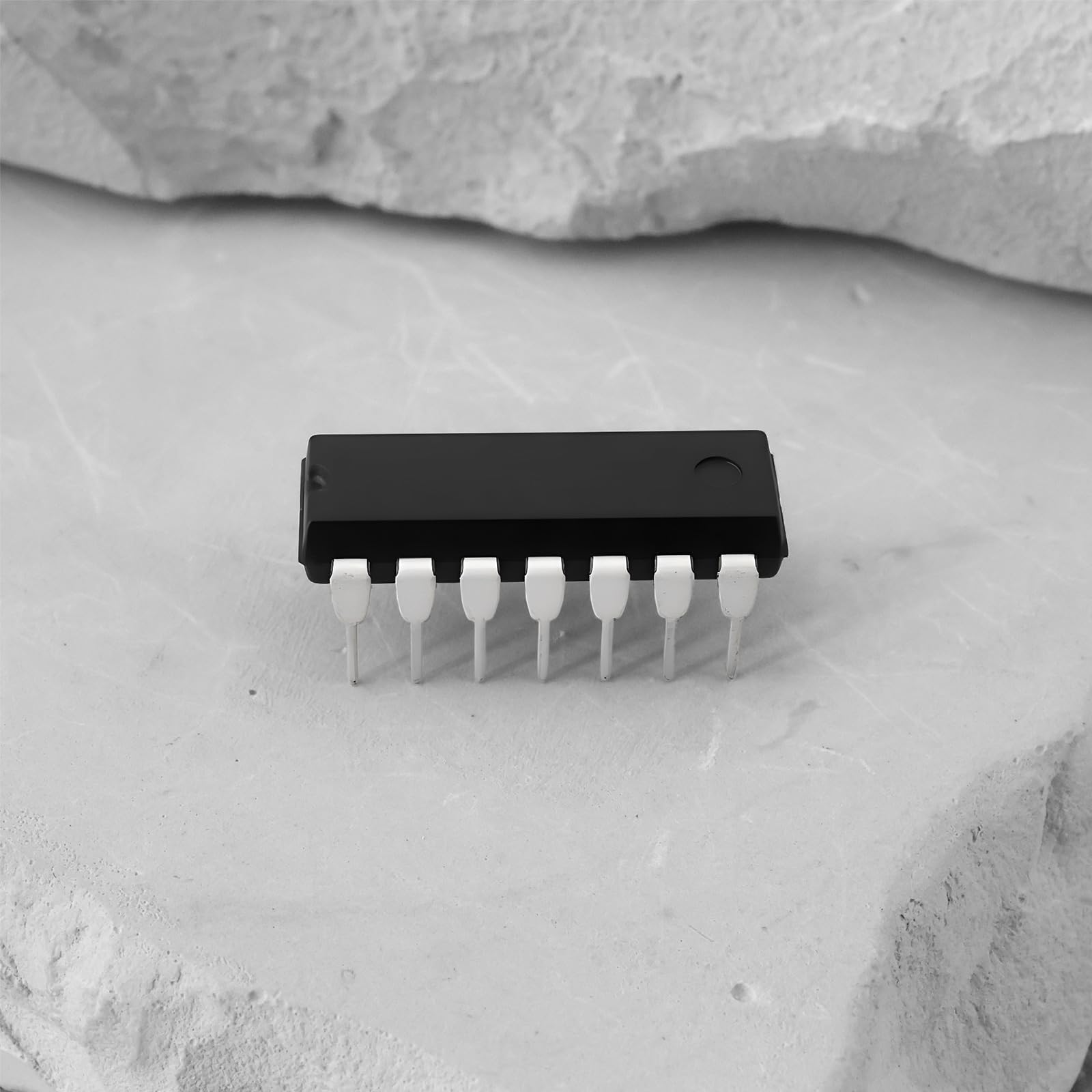 20 szt. LM339N Quad komparatory napięcia o niskiej mocy IC 36V DIP-14